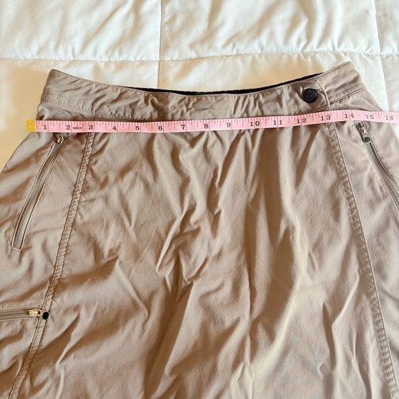 L.L. Bean Women's Brown Water-Repellent Comfort Trail Mid-Rise Skort - Picture 7 of 12